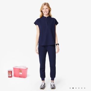 LIKE NEW FIGS SET Rafaela TOP AND Zamora BOTTOMS